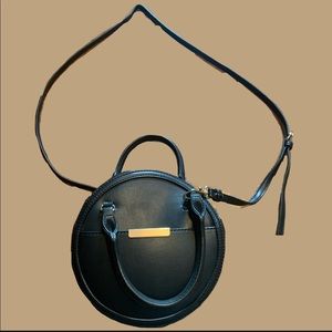 ROUND BLACK PURSE